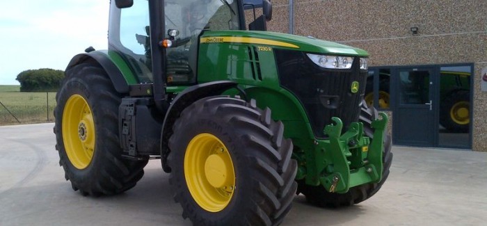 5 Features of the John Deere 7230R that separate it From the Pack