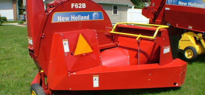 New Holland: F62B Forage Blower